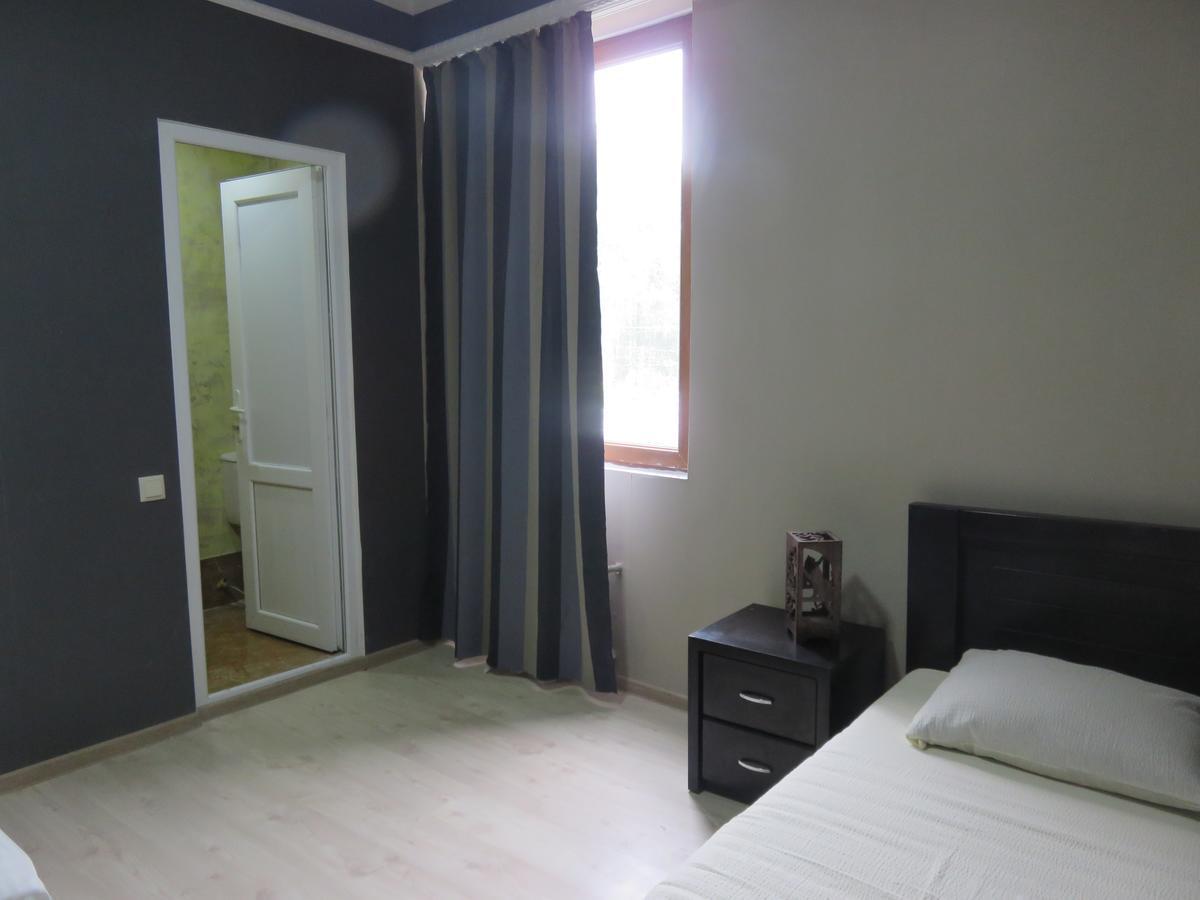 Hostel Maluano Kutaisi Zewnętrze zdjęcie